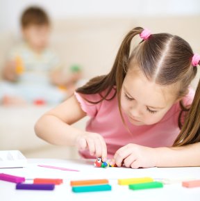 Få inspiration til årets gækkebreve & 12 sjove gækkebreve rim